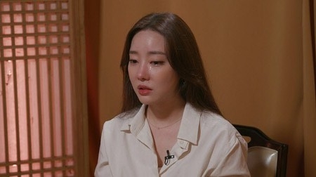 コ・ウリ(元RAINBOW)、幼少期を回想し涙… 「両親が離婚、転校だけで5回」(WoW!Korea)