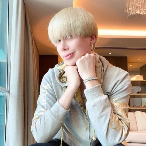 様々な意見が…「BTSのジミンになりたい」整形を続けるインフルエンサー(コスモポリタン)
