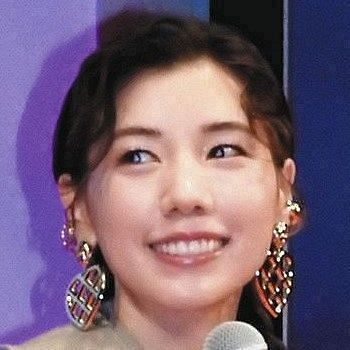 仲里依紗が33歳誕生日の中尾明慶に膝蹴りをプレゼント 「本当に憧れのご夫婦です!」と好反応(中日スポーツ)