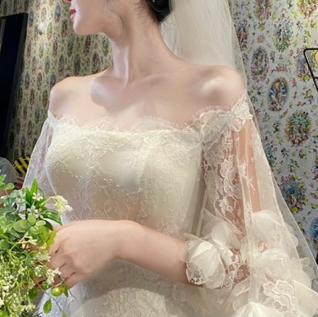 “9月結婚発表”キム・ユンジ（NSユンジ）、ウェディングドレス姿を披露「すでに緊張しています」(WoW!Korea)