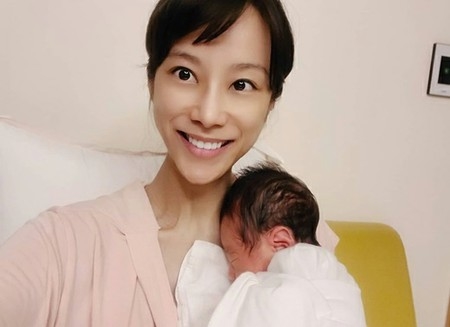 チョ・ミナ（元JEWELRY）、生後14日目の息子との近況公開「むくみが気になったが40キロ台まで落ちた」(WoW!Korea)