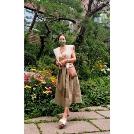 ペク・ジョンウォンの妻ソ・ユジン、自ら作ったレザーバッグを公開…「可愛くて気に入った」(WoW!Korea)