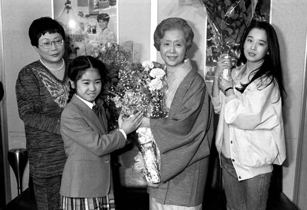 山口洋子にも「実家の姑さんに可愛がられる嫁にならないといけない」という呪縛が【芸能界と格闘技界 その深淵】(日刊ゲンダイDIGITAL)