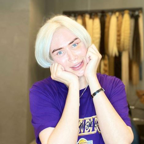 18回の整形手術でBTSジミンに。英国人インフルエンサーが「韓国人になった」と宣言し、殺人予告の大炎上(FINDERS)