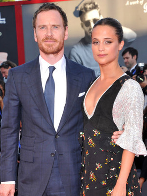 アリシア・ヴィキャンデルとマイケル・ファスベンダー、ハネムーンはイタリアで（ELLE ONLINE）