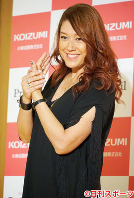 ＬｉＬｉＣｏ「見て」ネイルに夫小田井涼平との写真（日刊スポーツ）