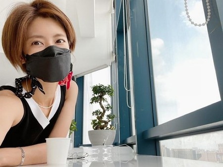 女優イ・ユンジ、夫の歯科医院に訪れた奥様…「彼にこっそり近づきます」(WoW!Korea)