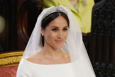 結婚式のティアラを巡りメーガン妃、ヘンリー王子とエリザベス女王がバトル！（ELLE ONLINE）