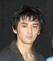 村上淳・虹郎親子、ＵＡの「雲がちぎれる時」を弾き語り（スポーツ報知）