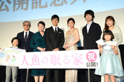 「人魚の眠る家」篠原涼子がサプライズに感涙、西島秀俊は“たれ目”に涙引っ込む（映画ナタリー）