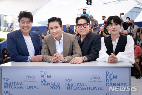 ソン・ガンホ＆イ・ビョンホン＆イム・シワン、カンヌに集結…『非常宣言』の主役たち(朝鮮日報日本語版)