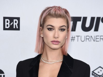 ヘイリー・ボールドウィン、インスタのハンドル名を「ビーバー」に変更（クランクイン！）