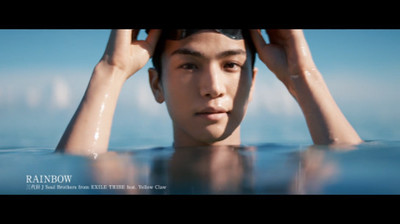 岩田剛典「雪肌精 僕と一緒に、SAVE the BLUE」CMで沖縄の海に潜る（音楽ナタリー）