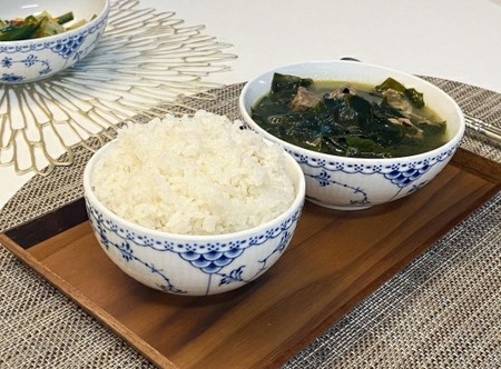 ジスク(RAINBOW)、夫イ・ドゥヒに作ってもらった誕生日料理…「コーディングするように作ったワカメスープ」(WoW!Korea)