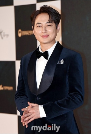 “14歳下日本人と結婚”イ・ジフン、妻アヤネに感謝「僕にも春の日が…いまの活動も妻のおかげ」(WoW!Korea)