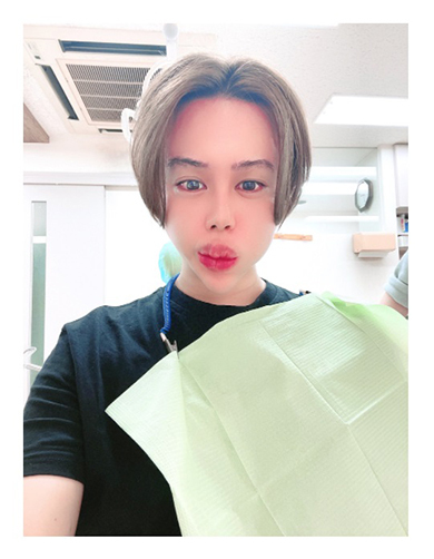 整形男子・アレン、500万円の差し歯に新トラブル　担当医師の不手際に意気消沈「また高額な治療費がかかる」(ねとらぼ)