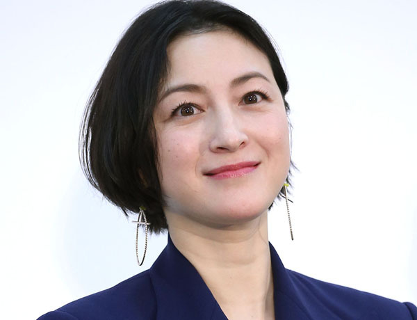 広末涼子が41歳でセクシー路線に! ファッション誌動画での大胆な脱ぎっぷりとCMで魅せた圧倒美肌(日刊ゲンダイDIGITAL)
