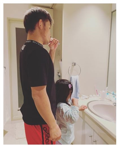 才賀紀左衛門、6歳娘の“顔出しショット”をSNSで「控えます」　理由は「もう立派なレディ」だから(ねとらぼ)