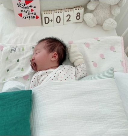 先月長女出産の女優ハン・ジヘ、「名前が決まりました…純韓国語で語感がきれいな“ユンスル”」(WoW!Korea)