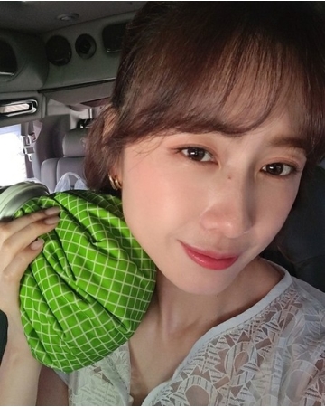 女優ホン・ウンヒ、目を引く美貌で日常ショットを公開…「暑い…今日も36度…」(WoW!Korea)