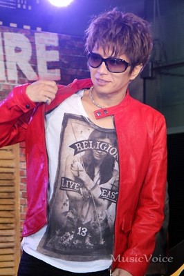 GACKT「いい弟」“ホスト界の帝王”ROLANDと兄弟ショット「チューしまくってた」（MusicVoice）