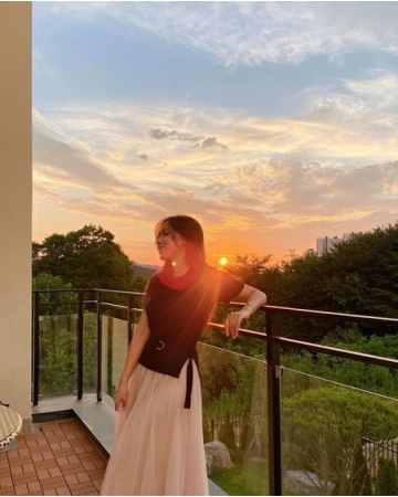 パク・ソングァンの妻イ・ソリ、一戸建て住宅の3階で夕焼け満喫…絵のような絶景(WoW!Korea)