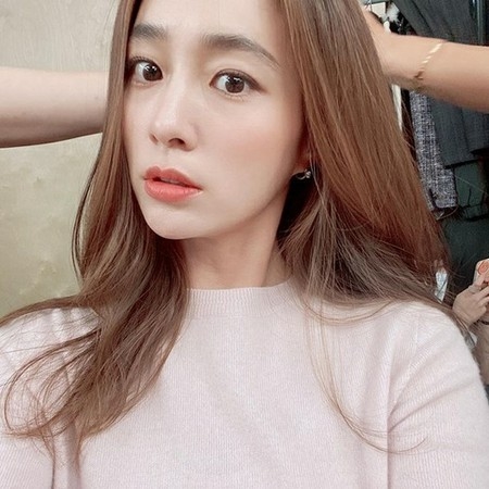 女優イ・ミンジョン、目を引くような童顔美貌をアピール…20代ファンも「もしかして同い年？」(WoW!Korea)