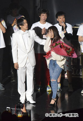 「スマイル」瀬戸が結婚！ステージで公開プロポーズに成功（東スポWeb）