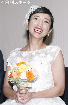 片岡安祐美「母の夢」デザインのドレスで結婚披露宴（日刊スポーツ）