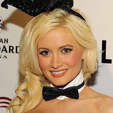 完璧でいなきゃと思い…元プレイボーイバニーが身体醜形障害を告白(コスモポリタン)