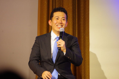 松竹新喜劇の藤山扇治郎、妻・北翔海莉へのプロポーズ（Lmaga.jp）