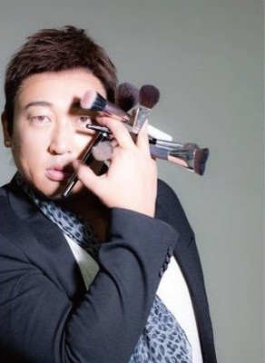 「美の中心は眉間にある」秋山がメーキャップアーティスト・HARUKIに（お笑いナタリー）