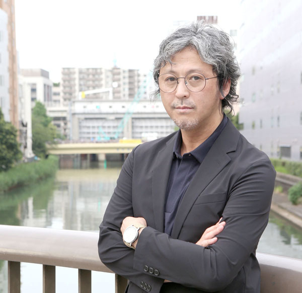 【一雫ライオン氏インタビュー】最新作「二人の嘘」が重版出来！「完璧な女性の転落物語。でも…」(日刊ゲンダイDIGITAL)