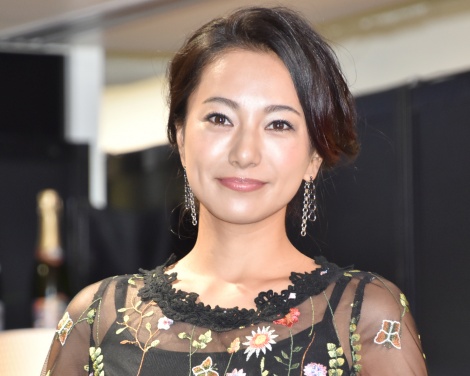 三船美佳、幼少期の親子3ショット公開　父・三船敏郎さんとの“切腹”エピソードも(オリコン)