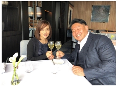「お兄ちゃんは本当に幸せですね」　花田虎上、“美人妻”と結婚10周年デート　記念日の夫婦ショットに反響（ねとらぼ）
