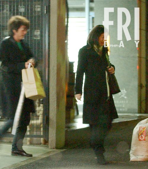 離婚発表…篠原涼子と市村正親が「理想の家族」だった頃(FRIDAY)