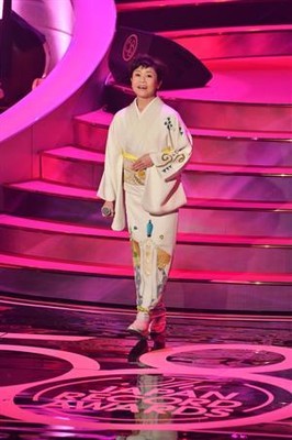 足の甲に数カ所穴…神野美伽、２０日両足手術「再び歌うために戻ってきます」（サンケイスポーツ）