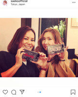 紗栄子、宮里藍さんと仲良しツーショット　スマホケース＆ブレスレットがお揃い（スポーツ報知）