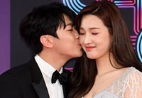 「FTISLAND」チェ・ミンファン、愛する妻ユルヒ（元LABOUM）と共に「2018 KBS 芸能大賞」レッドカーペットイベント登場（WoW!Korea）