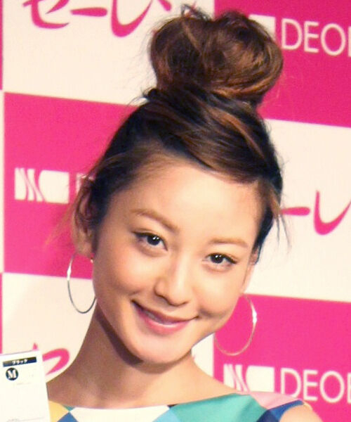 西山茉希、自宅で組み立てたビッグプールを公開「立派なプール！」「最強かあちゃん」の声(スポーツ報知)