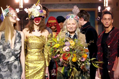 カッコよすぎ！77歳現役“女王”ヴィヴィアン・ウエストウッドのファッションと生き様【写真18点】（Movie Walker）
