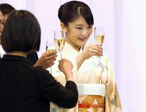 眞子さまは優秀な皇族、だから秋篠宮さまは手放したくない…小室圭さんと年内結婚の可能性はほぼ消滅(日刊ゲンダイDIGITAL)