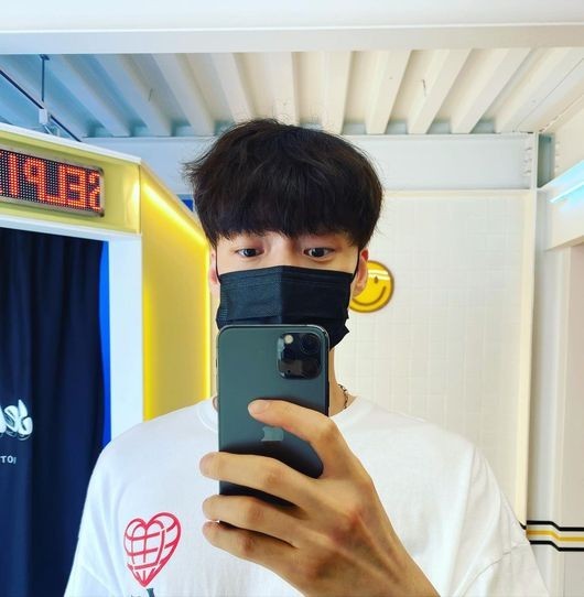 アン・ジェヒョン　癒される自撮り「期待しながら待機中」(朝鮮日報日本語版)