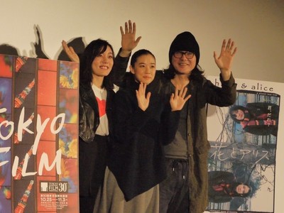 「花とアリス」蒼井優＆鈴木杏 思い出語る「浜辺で掘ったら死体が？」（映画.com）