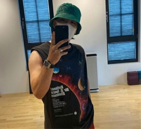 SOL、「BIGBANG」の15周年を記念し自撮り写真を投稿(WoW!Korea)