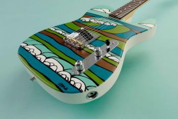 フェンダー、サーフアーティスト“ヘザー・ブラウン”のスペシャルモデルを15本限定で発売(BARKS)