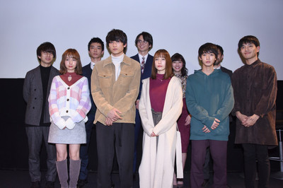 謎の唸り声上げつつ筋トレ…金子大地が「タスクとリンコ」共演者の暴露に照れ笑い（映画ナタリー）