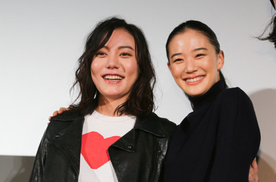 蒼井優＆鈴木杏、『花とアリス』撮影中の“砂から死体”事件【第30回東京国際映画祭】（シネマトゥデイ）