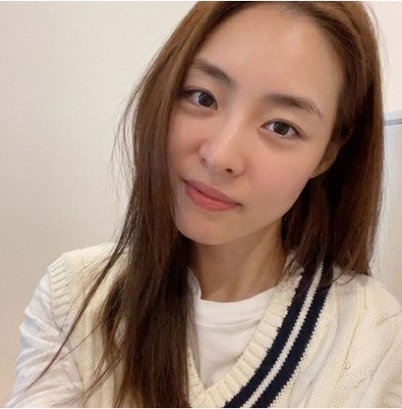 女優イ・ヨニ、30代とは思えない童顔美貌をアピール(WoW!Korea)