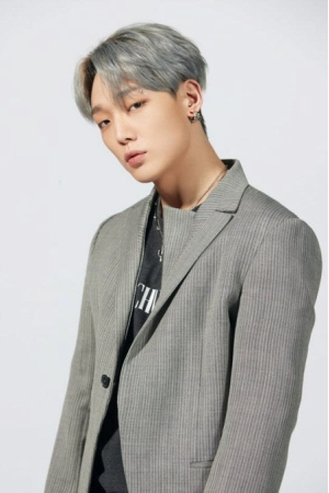 「iKON」Bobby、出産一か月前に結婚＆2世の発表…ファン困惑「なぜ今になって」(WoW!Korea)